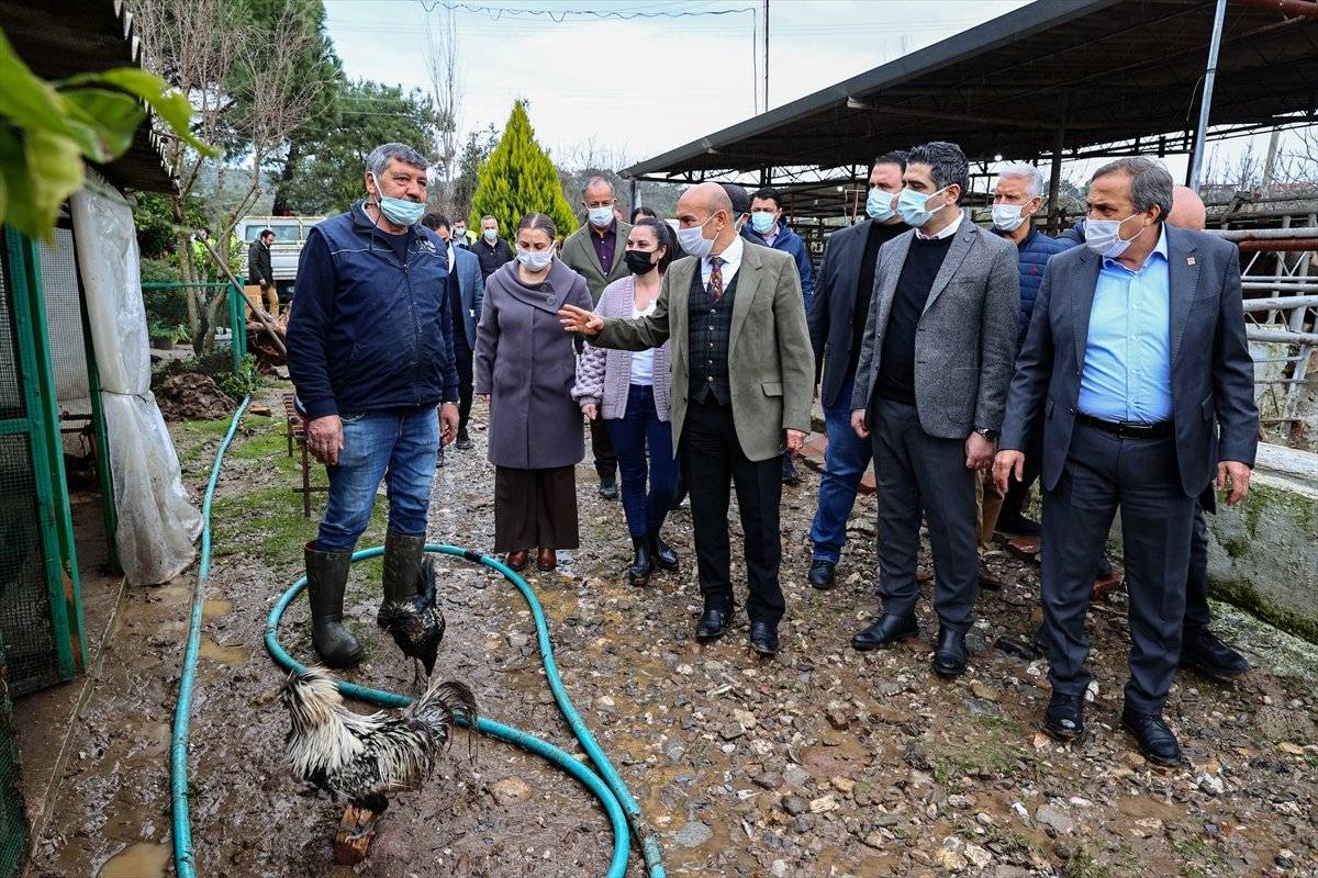 CHP heyeti, sel felaketinin yaşandığı İzmir'de incelemelerde bulundu