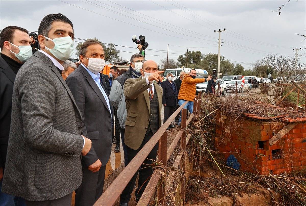 CHP heyeti, sel felaketinin yaşandığı İzmir'de incelemelerde bulundu