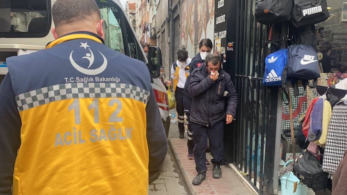 Beyoğlu'nda darbedilen adamı, kadınlar korudu