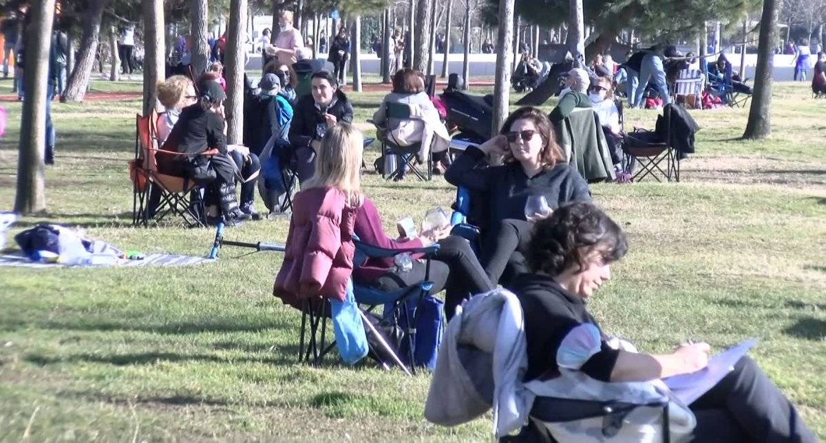 İstanbul'da güneşli hava, koronavirüsü bir anlığını da olsa unutturdu