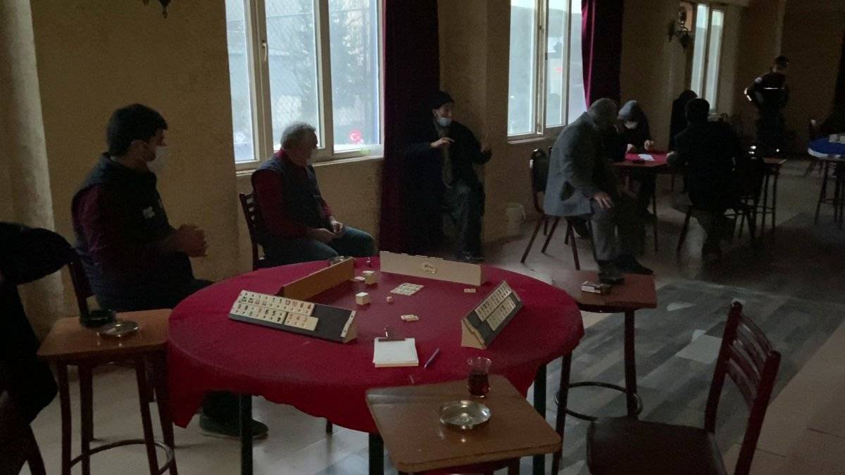 Esenyurt’ta okey masasında yakalandı, camdan atlayarak kaçtı