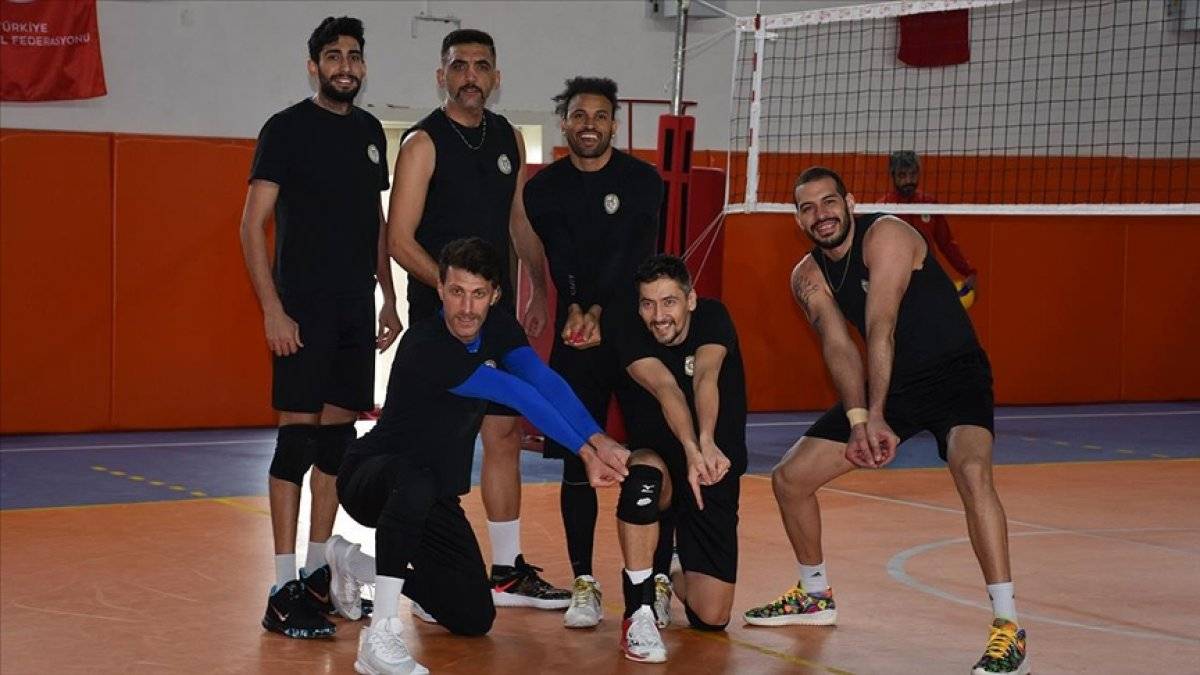 Cizre'nin gururu erkek voleybol takımı