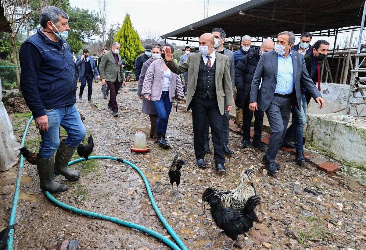 CHP heyeti, sel felaketinin yaşandığı İzmir'de incelemelerde bulundu
