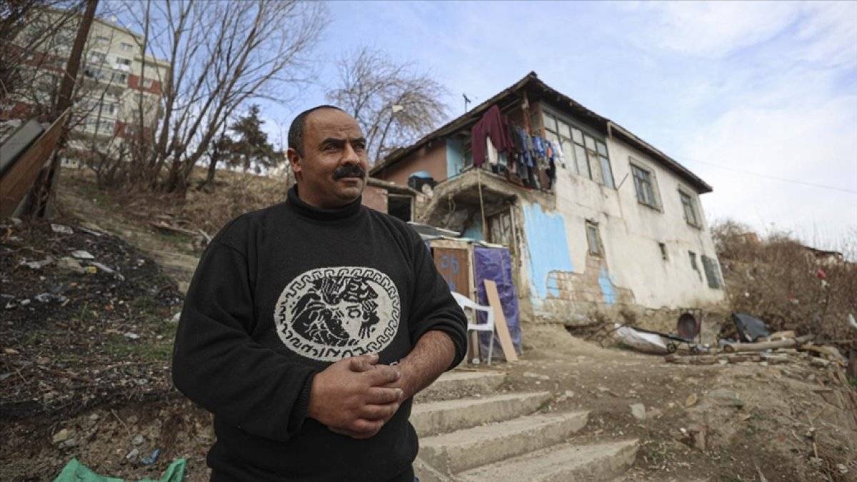 Ankara'da 4 engelli çocuğuna kağıt toplayarak bakan baba