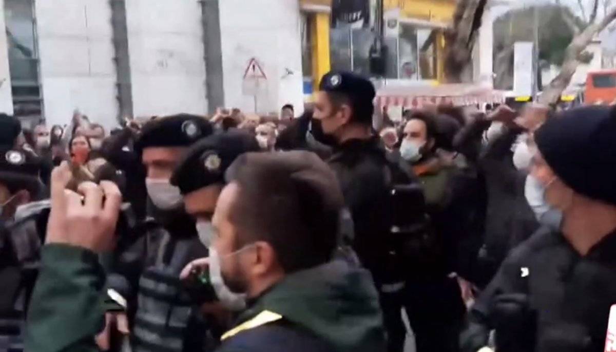 Kadıköy'de protestocular, katil polis sloganı attı