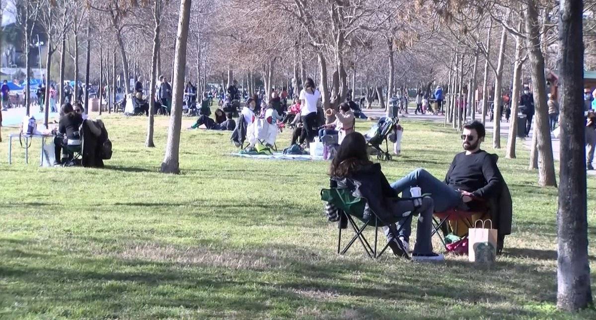 İstanbul'da güneşli hava, koronavirüsü bir anlığını da olsa unutturdu
