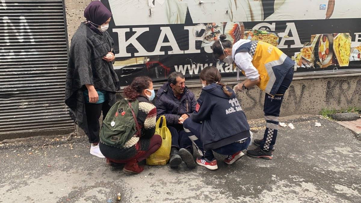 Beyoğlu'nda darbedilen adamı, kadınlar korudu