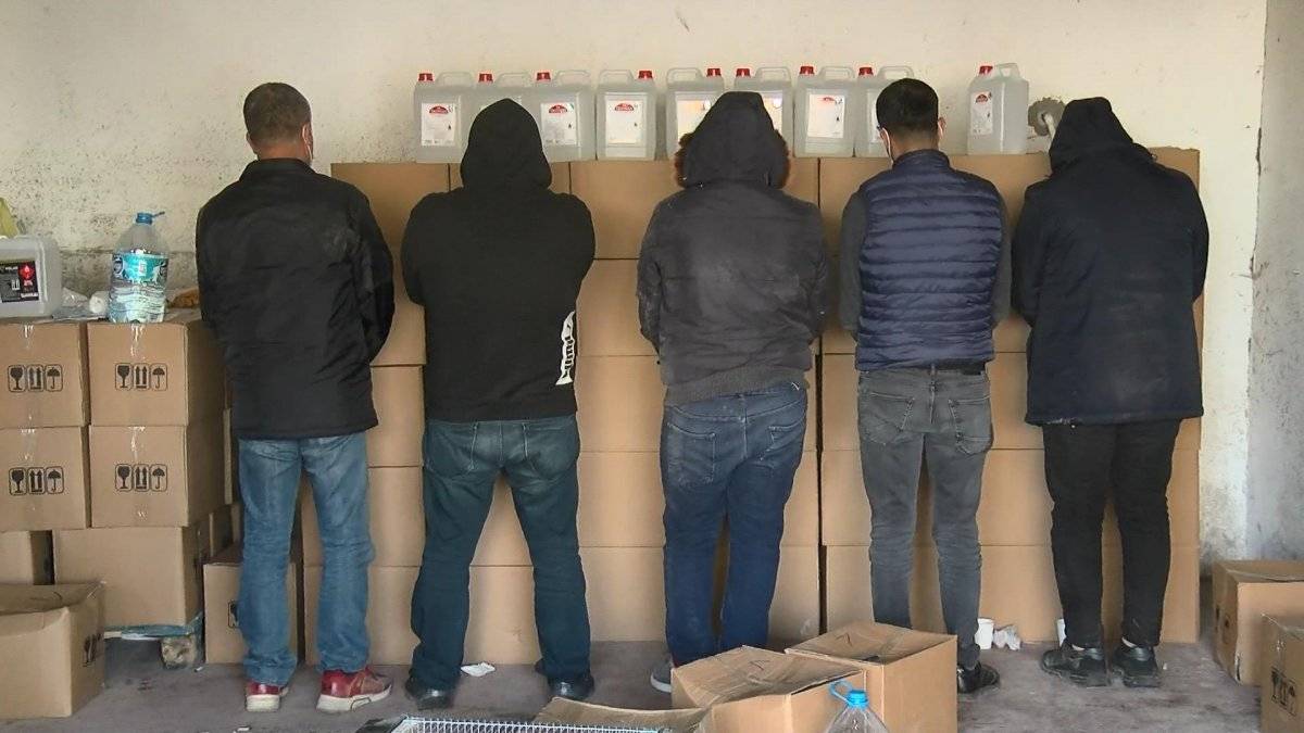 Büyükçekmece’de ahırda 9 ton sahte alkol ele geçirildi