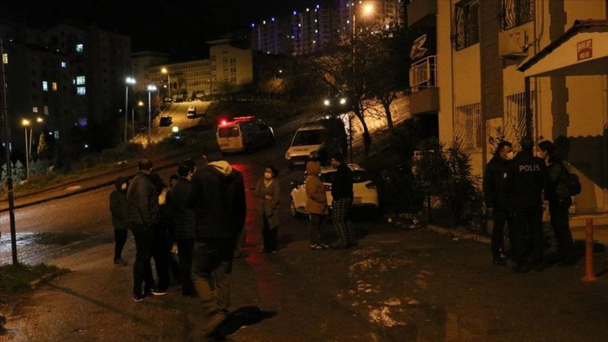 İzmir'de 10 katlı binada yangın çıktı