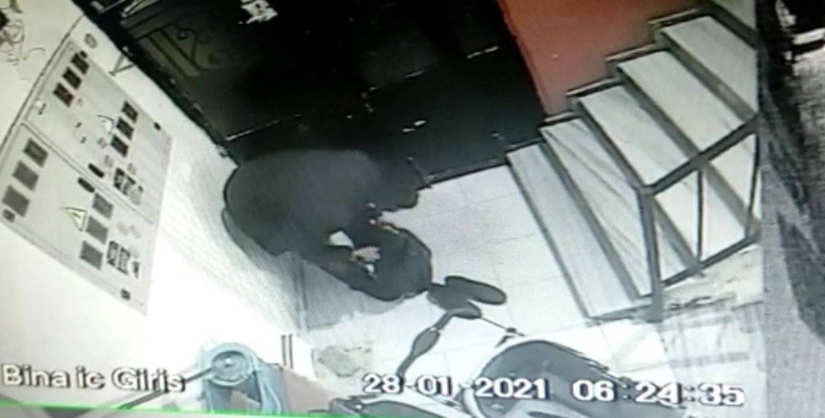 Gaziosmanpaşa'da apartmana giren ayakkabı hırsızı