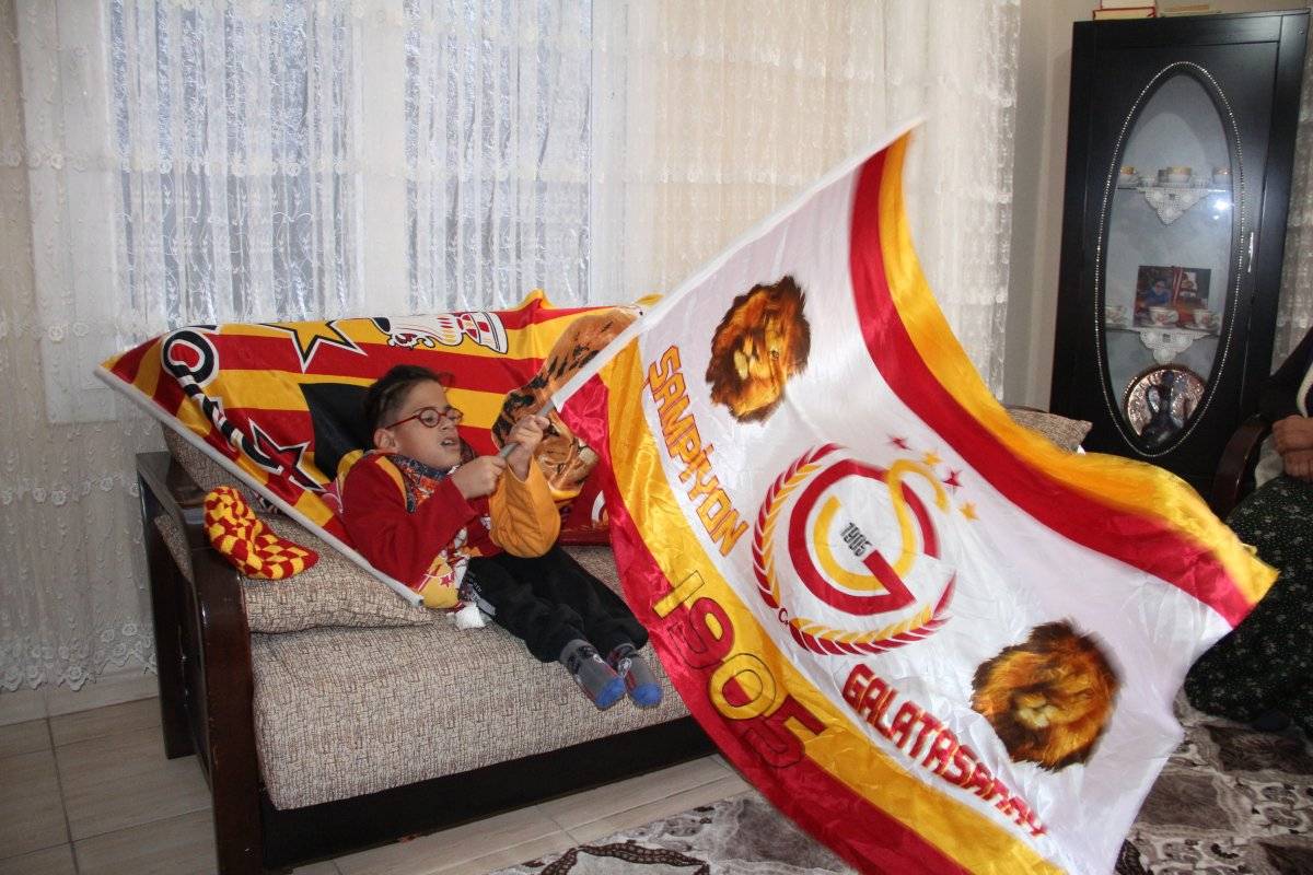 Mersinli engelli çocuk, Muslera ile tanışabilmenin hayalini kuruyor