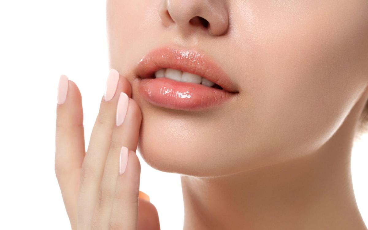 Çatlamış dudaklarınızı iyileştirecek pratik maske tarifi