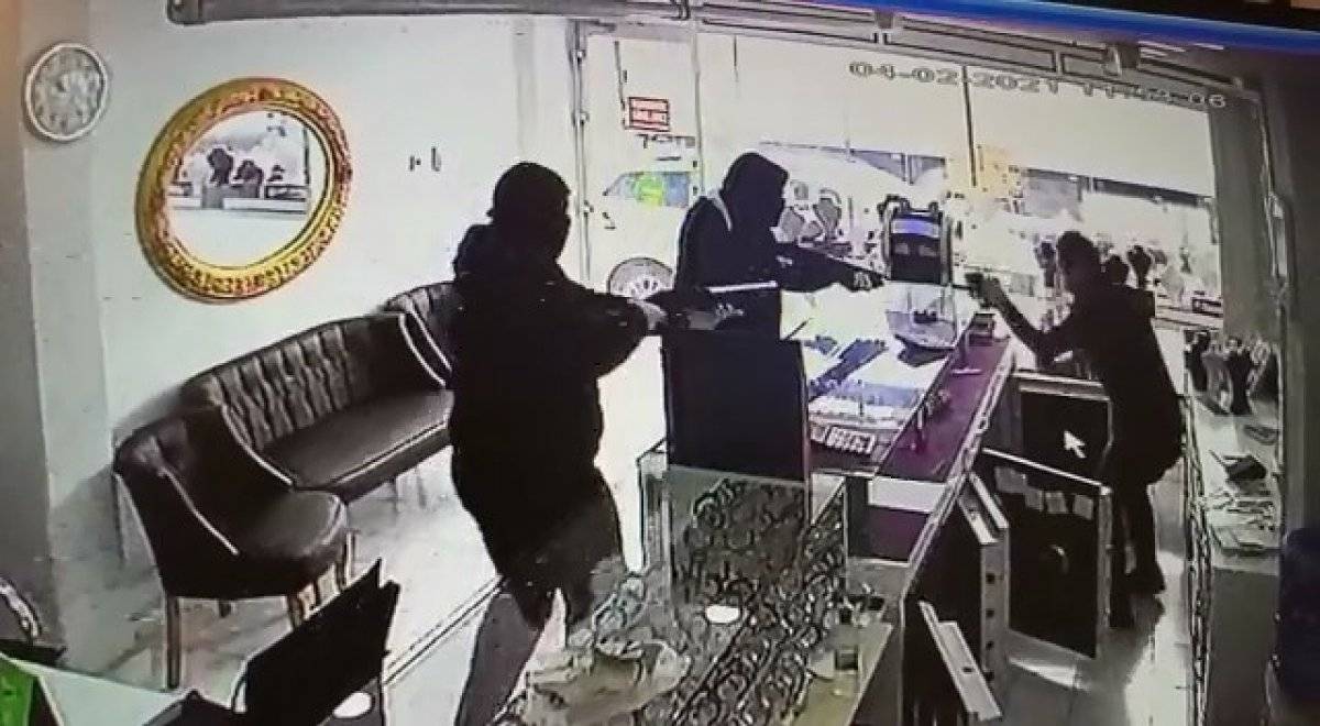 Bursa'da kuyumcudan silahlı soygun