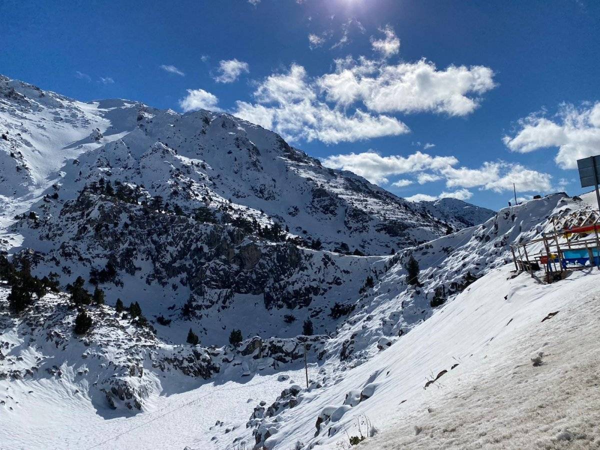 Antalya'nın Alacabel mevkisinde vatandaşlar kar keyfi yaptı