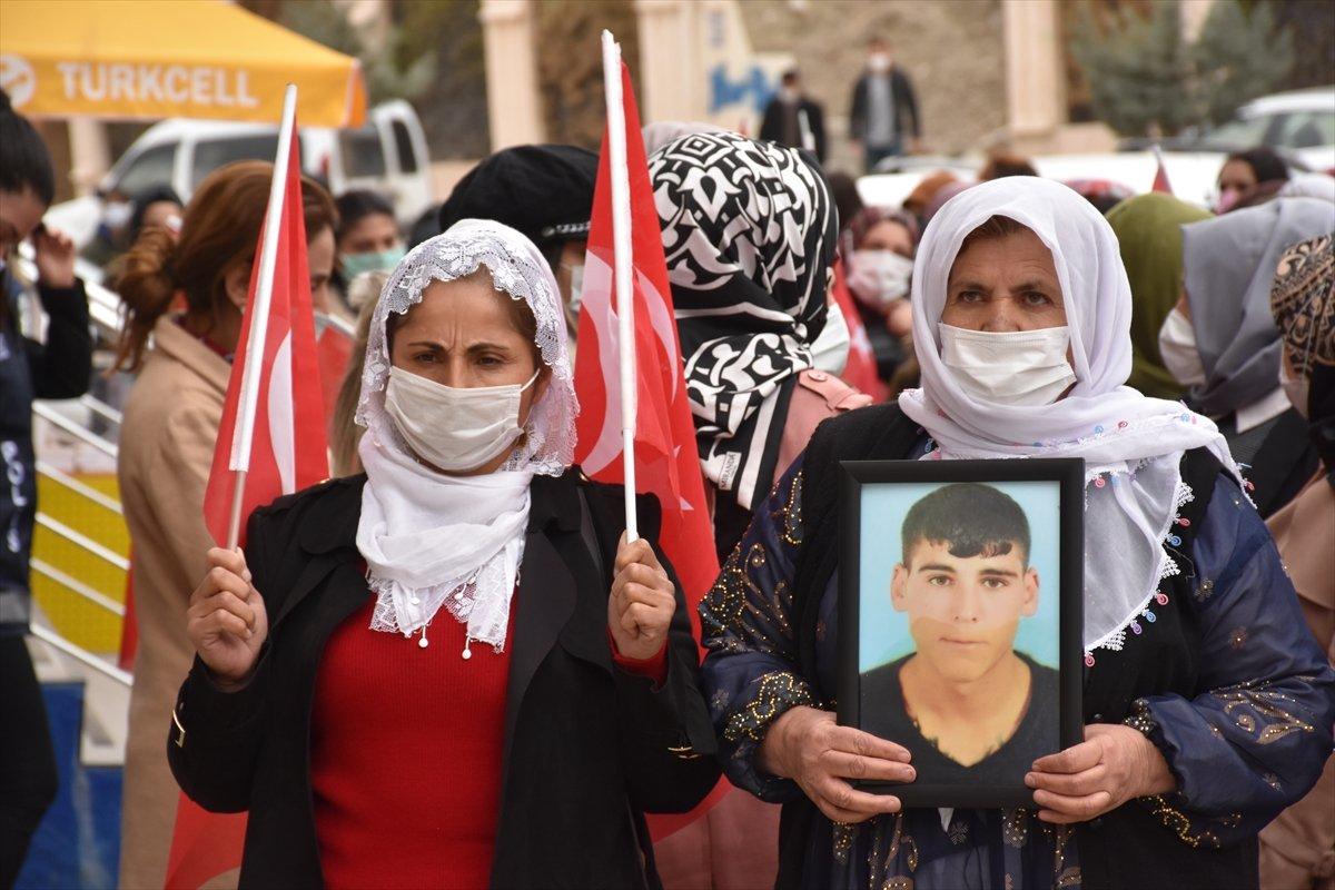 Şırnaklı aileler HDP İl Başkanlığı önünde eylem yaptı