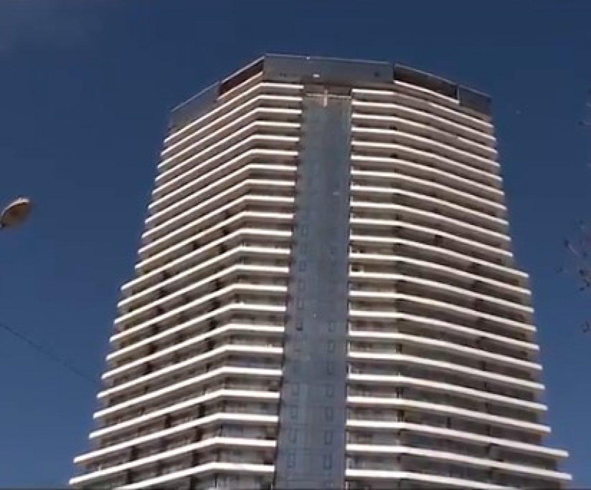 Esenyurt'ta binaya, 17 kaçak kat çıktılar