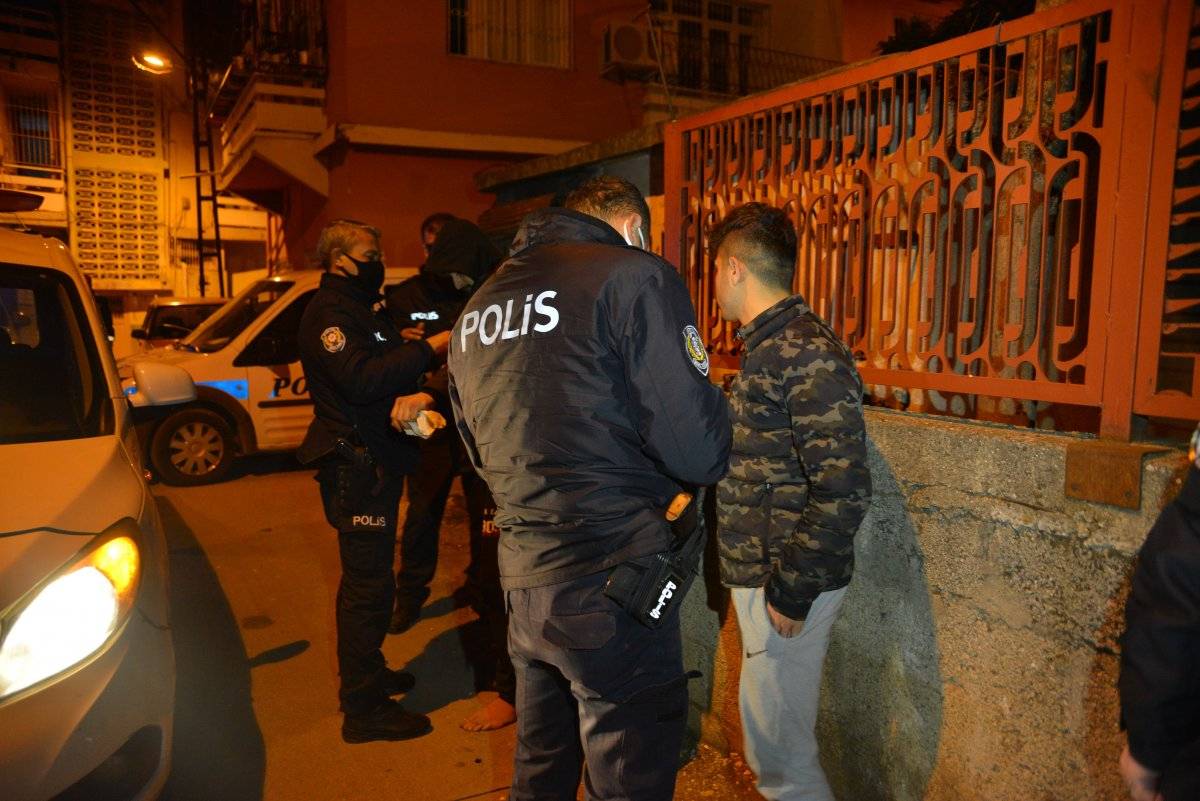 Adana'da polisin 'dur' ihtarına uymayıp kaçan 3 kişiye ceza