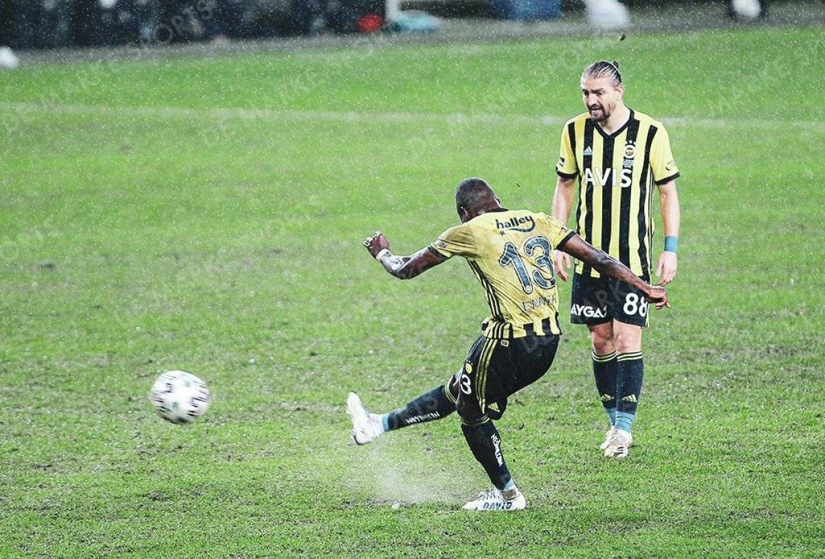 Valencia'nın menajeri: Parayı değil Fenerbahçe'yi seçti