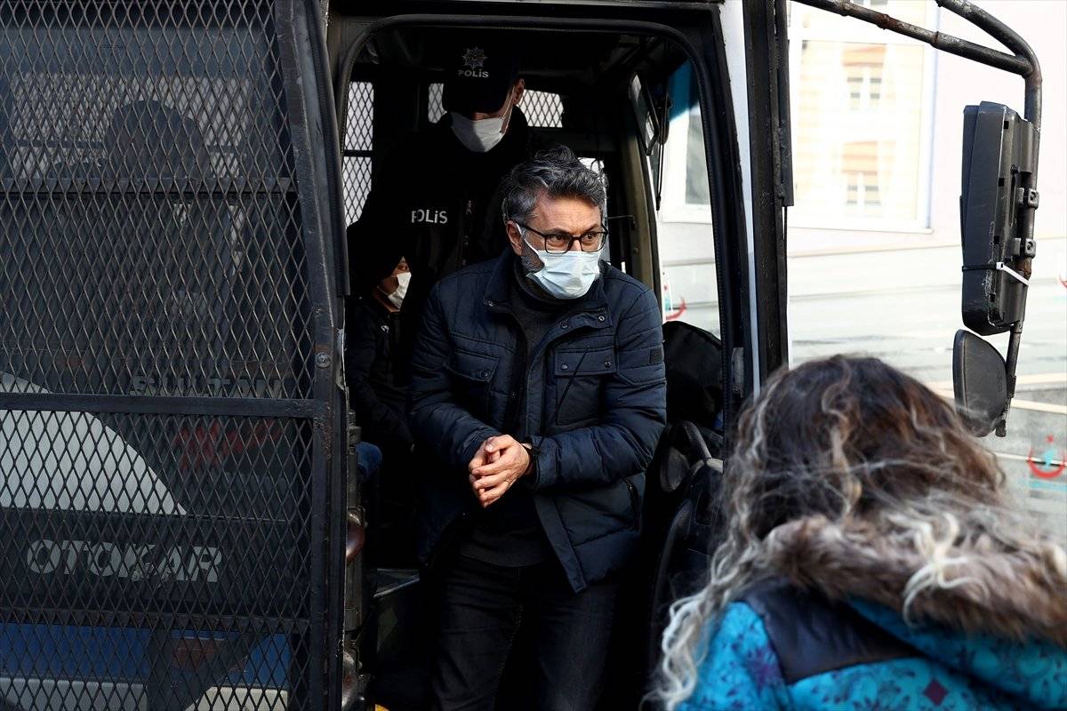 Kadıköy'deki olaylarda gözaltına alınan 23 şüpheli, adliyeye sevk edildi