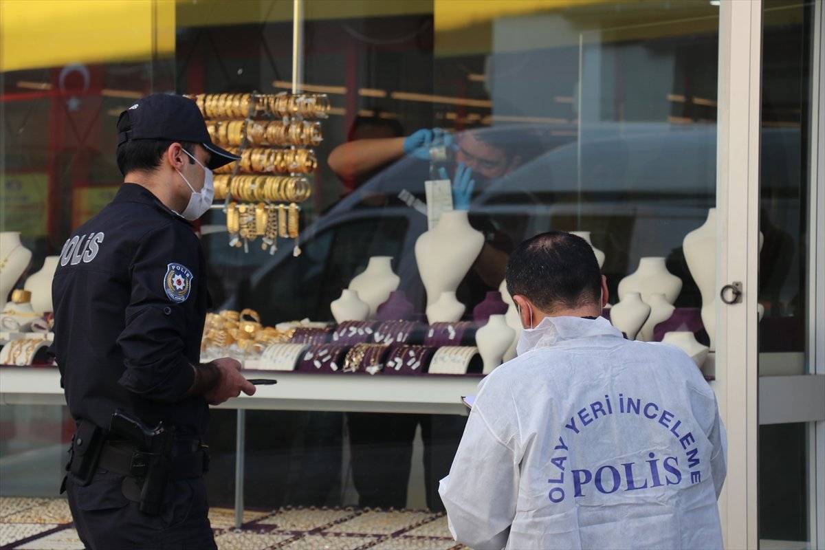 Bursa'da kuyumcudan silahlı soygun