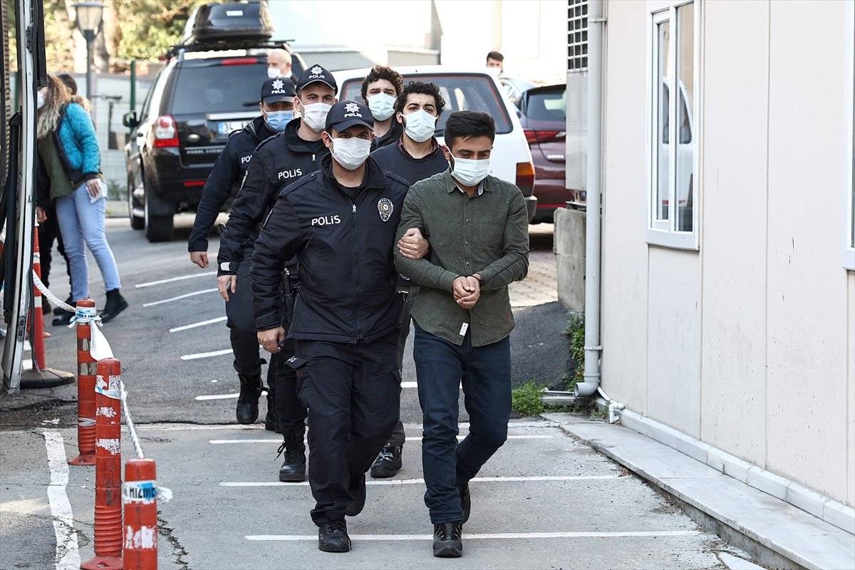 Kadıköy'deki olaylarda gözaltına alınan 23 şüpheli, adliyeye sevk edildi