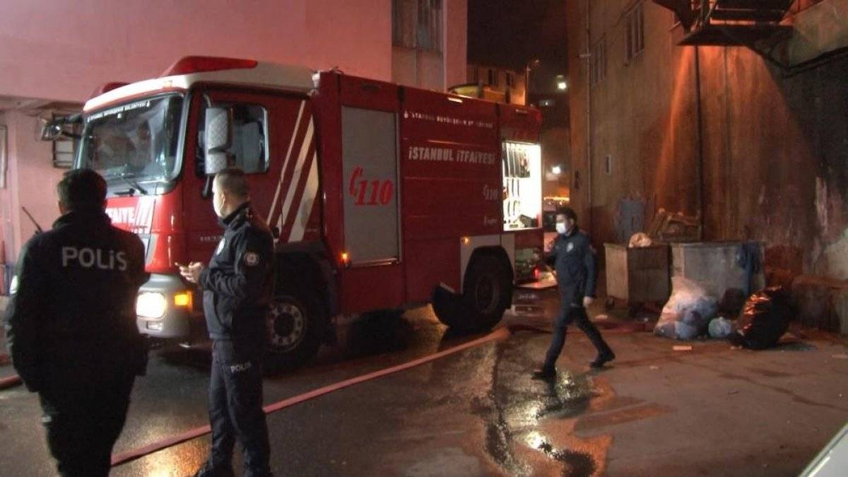 Bayrampaşa'da plastik atölyesinde yangın çıktı