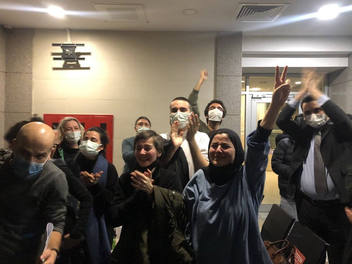 Polisin kendisini yerde sürüklediğini iddia eden öğrenciye HDP'li Hüda Kaya'dan destek