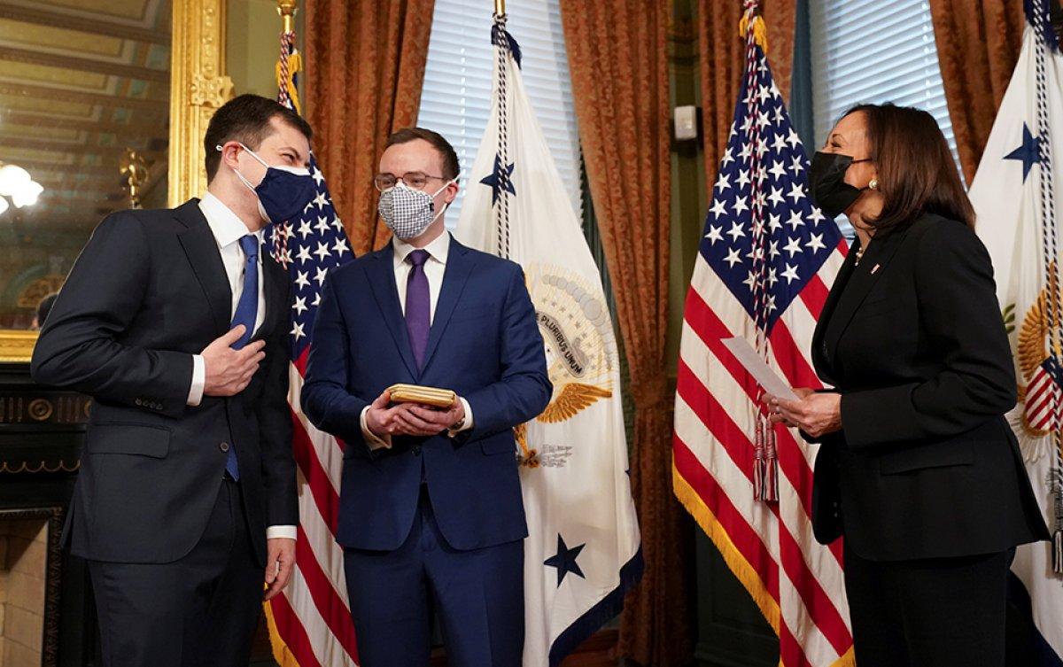 Pete Buttigieg, ABD Ulaştırma Bakanlığı görevini devraldı