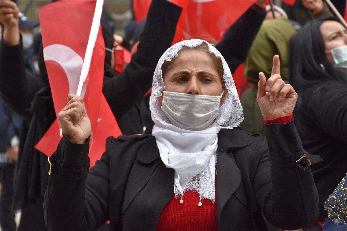 Şırnaklı aileler HDP İl Başkanlığı önünde eylem yaptı