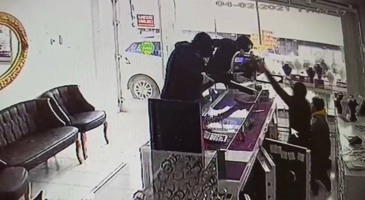 Bursa'da kuyumcudan silahlı soygun