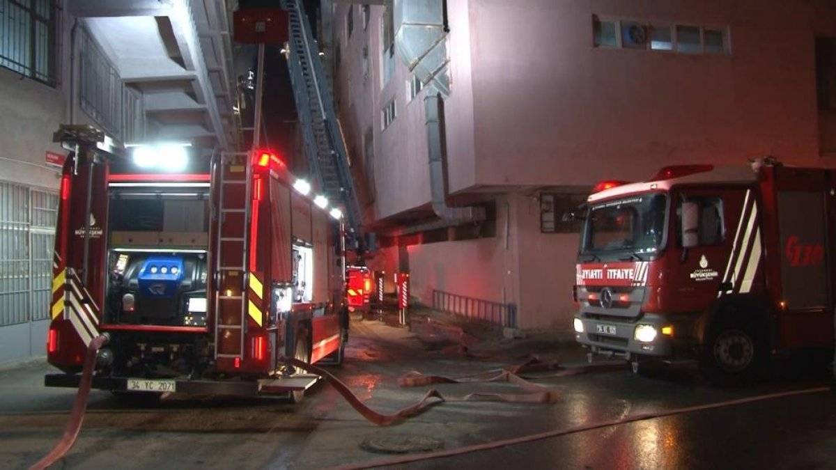 Bayrampaşa'da plastik atölyesinde yangın çıktı