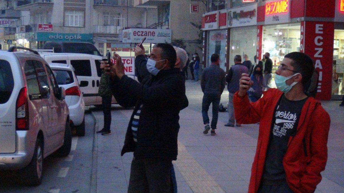 Antalya'da 13 çocuk babası çatıya çıktı, aşağıdakiler yaptıklarıyla pes dedirtti