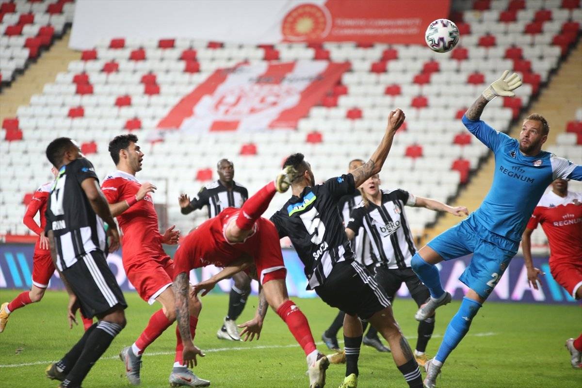 Ersun Yanal: Hakem kalemize birçok şut attı