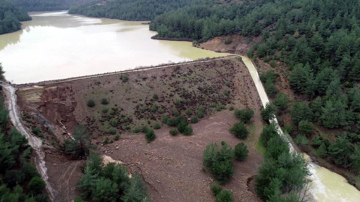 İzmir'de sağanak yağmur, bir günde barajları doldurdu