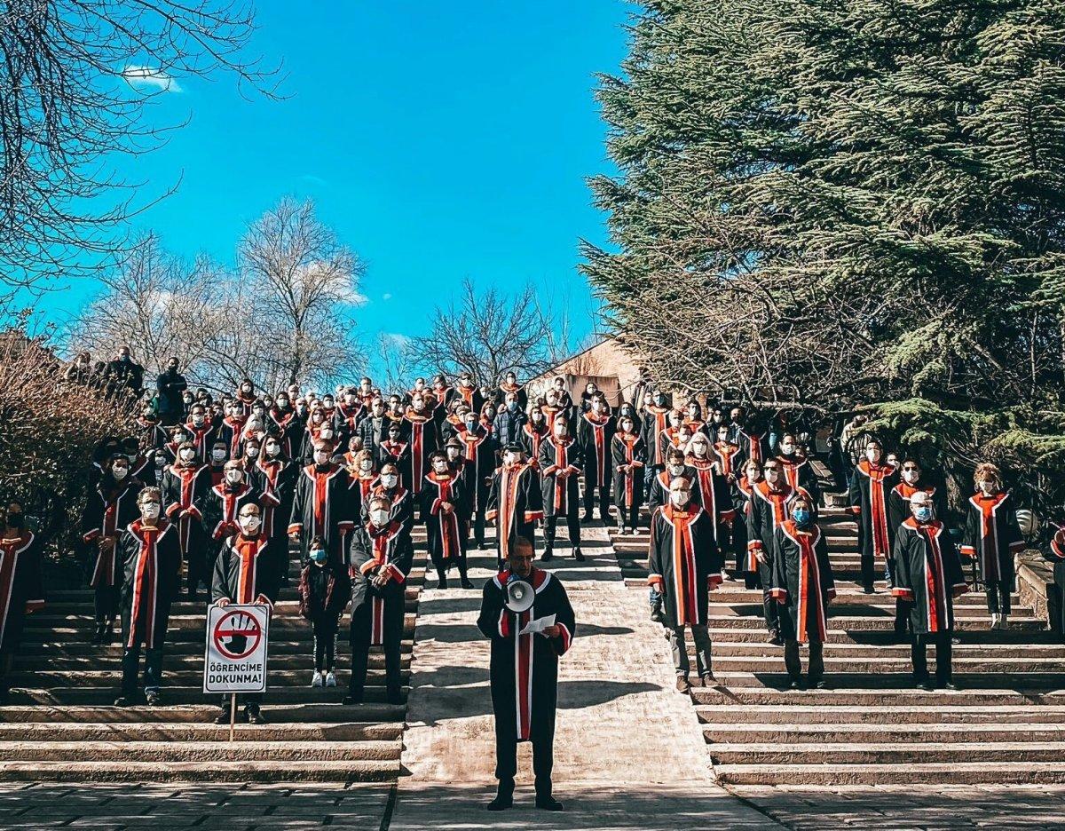 ODTÜ'lü akademisyenler Boğaziçi eyleminde