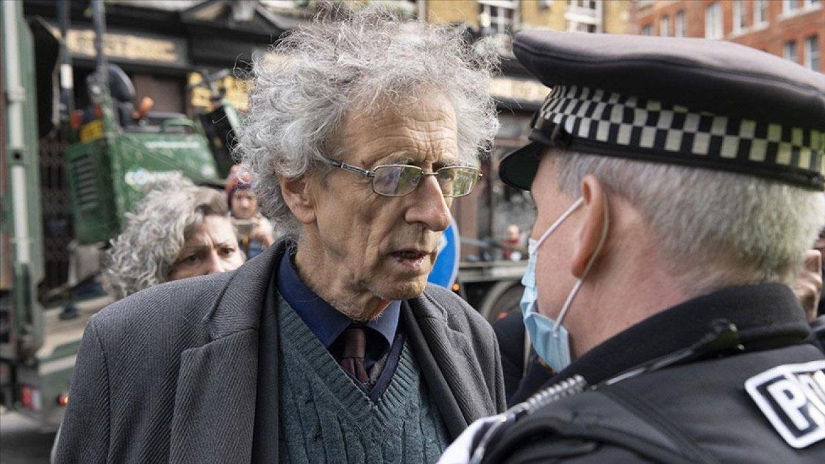 İngiltere'nin aşı politikasını eleştiren Piers Corbyn tutuklandı