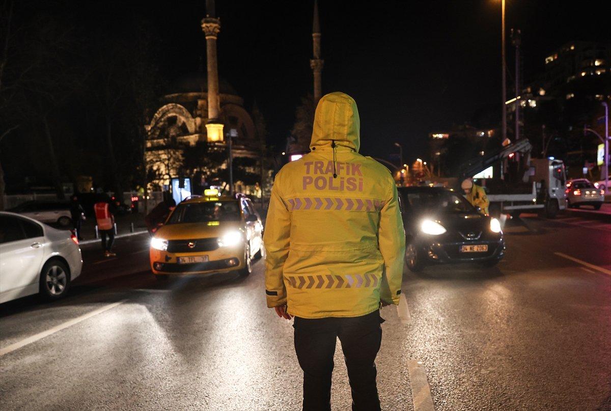 Hafta sonu uygulanan sokağa çıkma kısıtlaması başladı