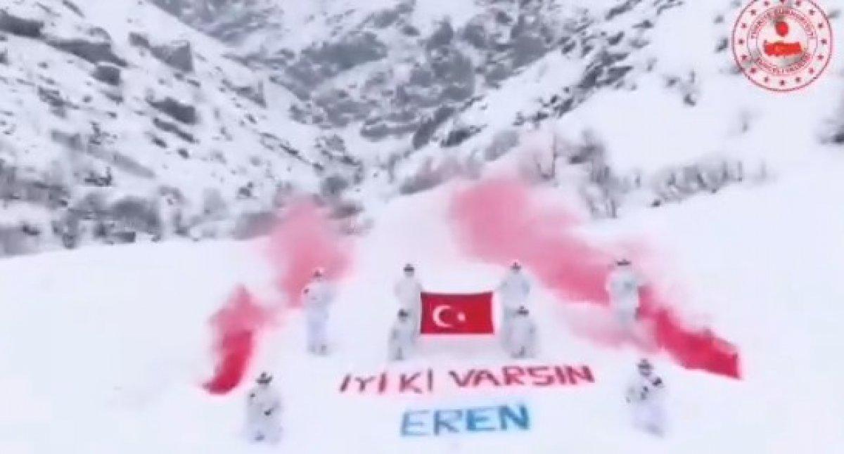 Mehmetçik'ten 'İyi ki varsın Eren' mesajı