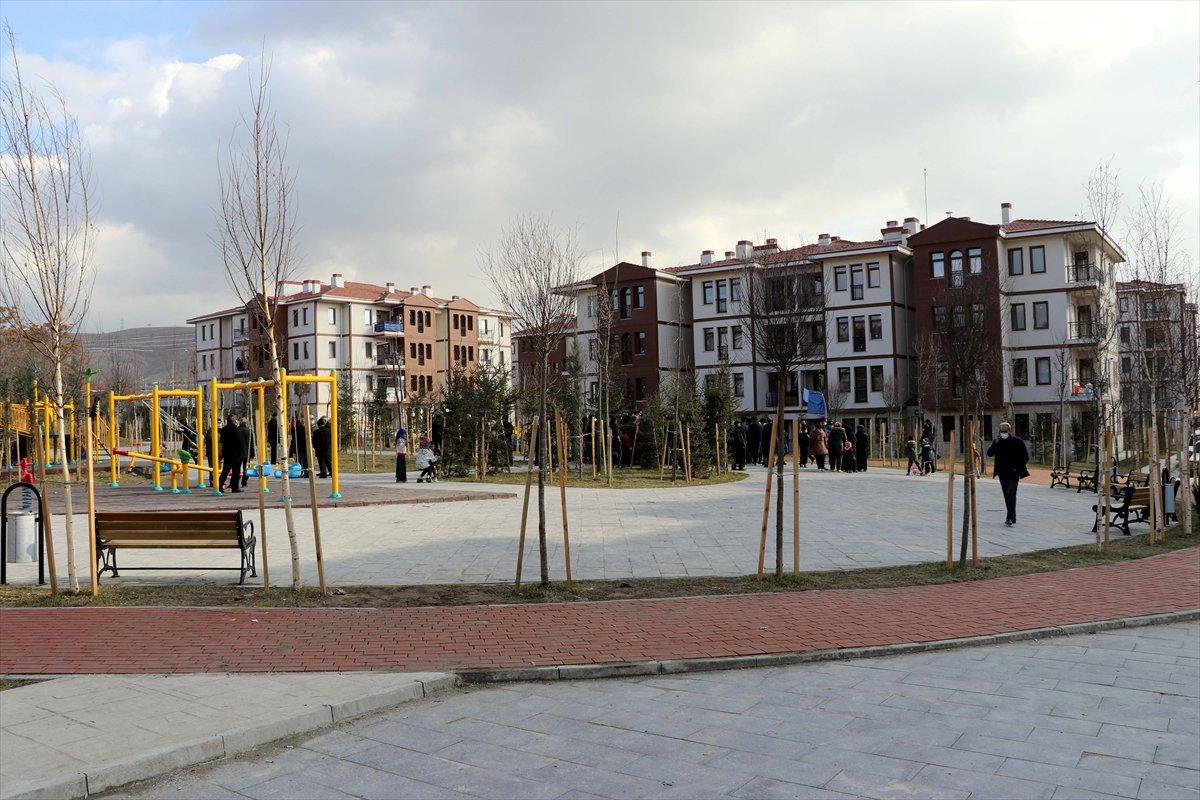 Modern konutlara kavuşan Elazığlılar mutlu