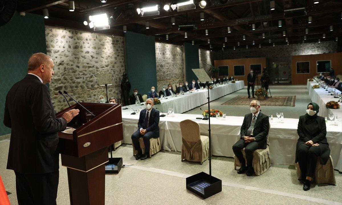 Cumhurbaşkanı Erdoğan: Avrupa'da Müslümanlar çift yönlü bir cendereye alınıyor