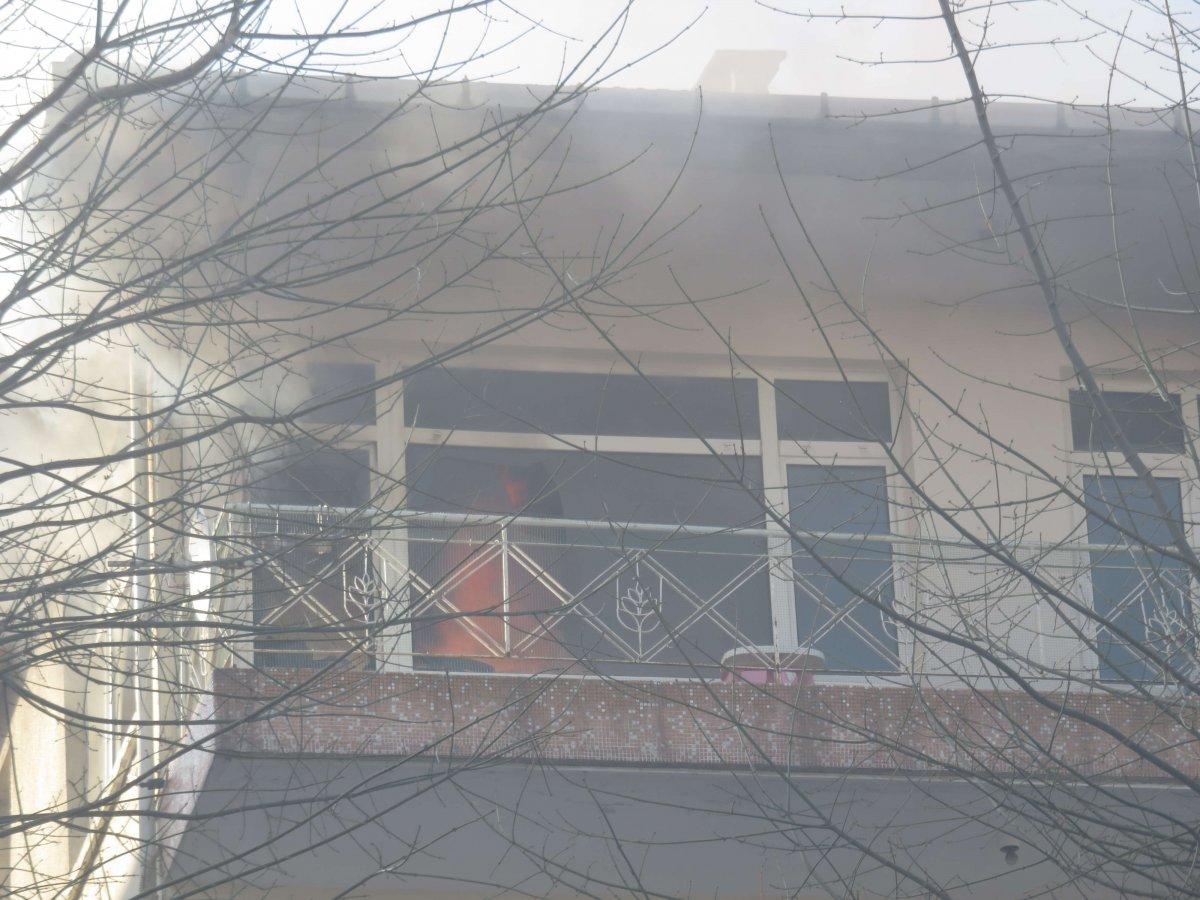 Üsküdar'da 5 katlı binada yangın çıktı