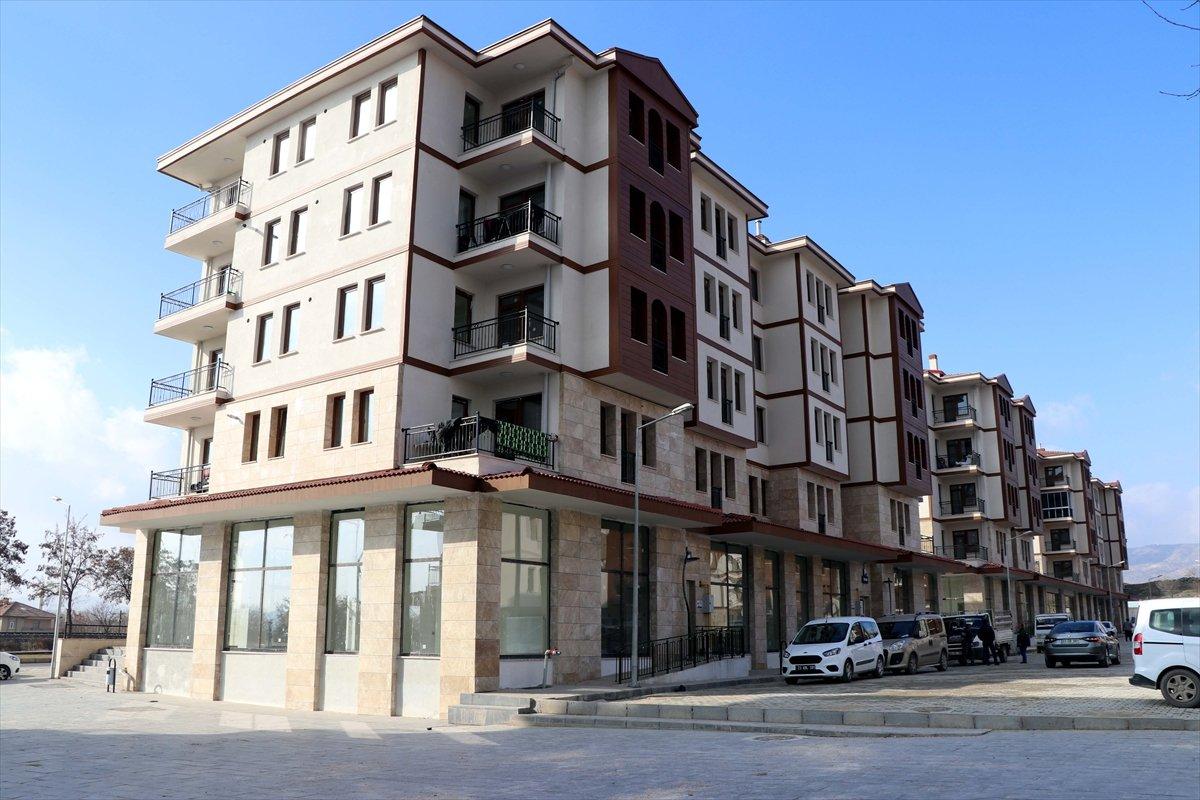 Modern konutlara kavuşan Elazığlılar mutlu