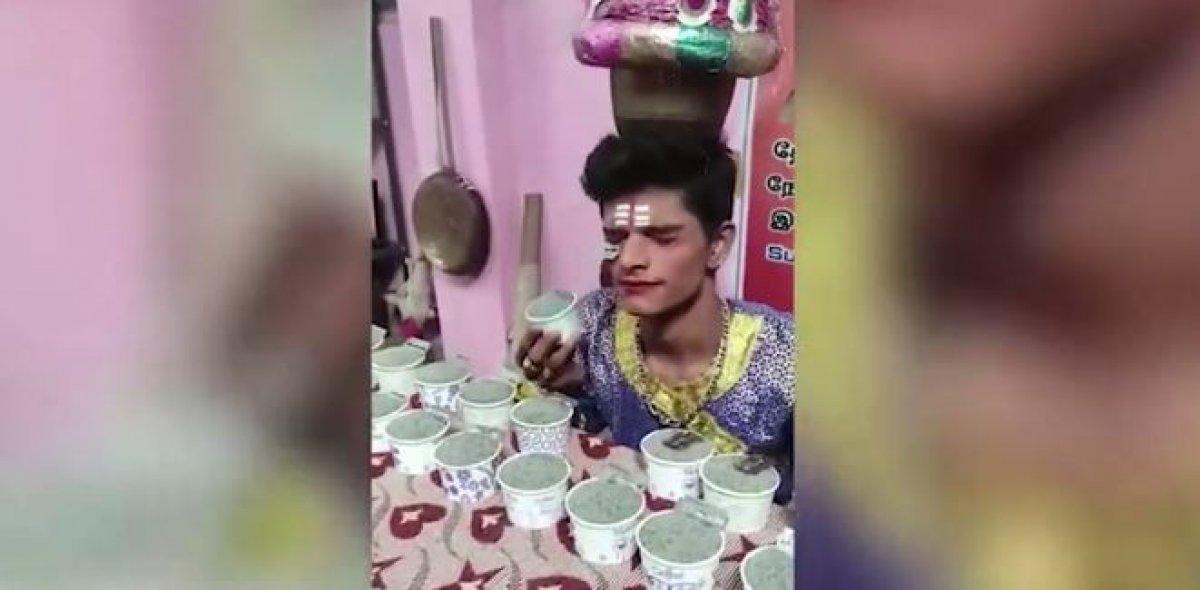 Kirpikleri ile 1000 bıçak kaldıran Hint sanatçı dünya rekoru kırdı