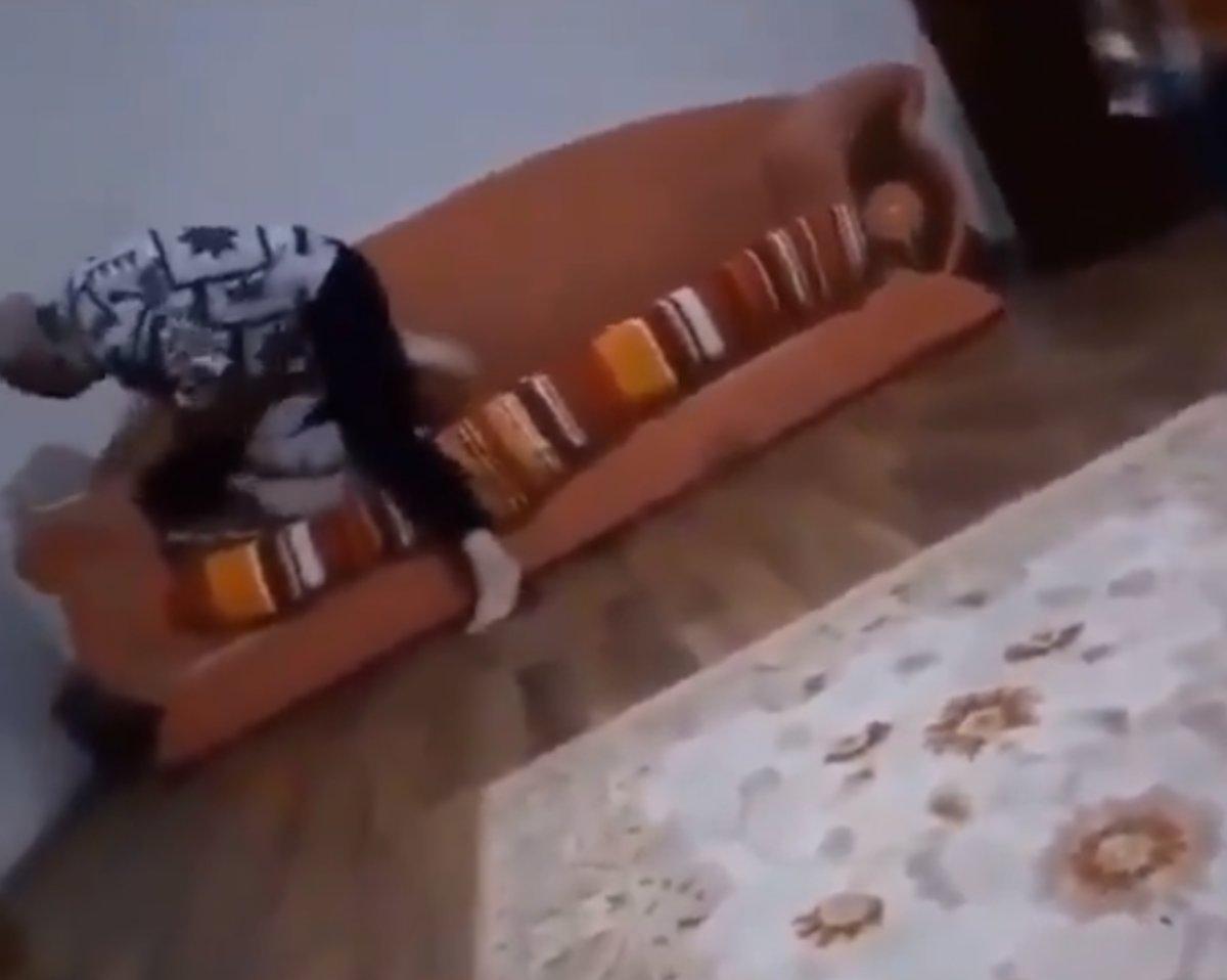 Çocuğuna şiddet uygulayan kadının görüntüleri sosyal medyayı ayağa kaldırdı