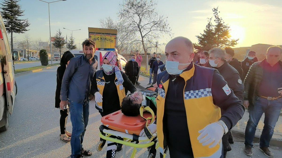 Bursa'da Suriye uyruklu gence otomobil çarptı