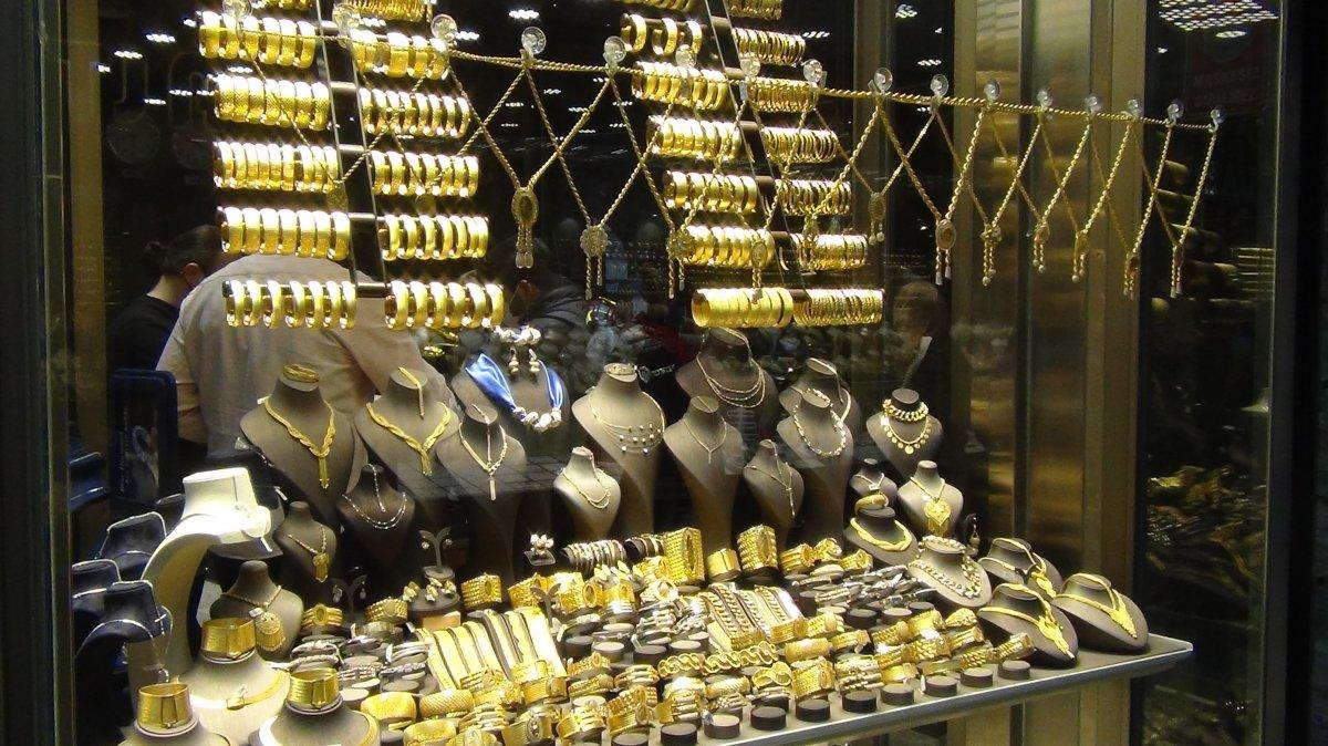 Altın fiyatı düştü