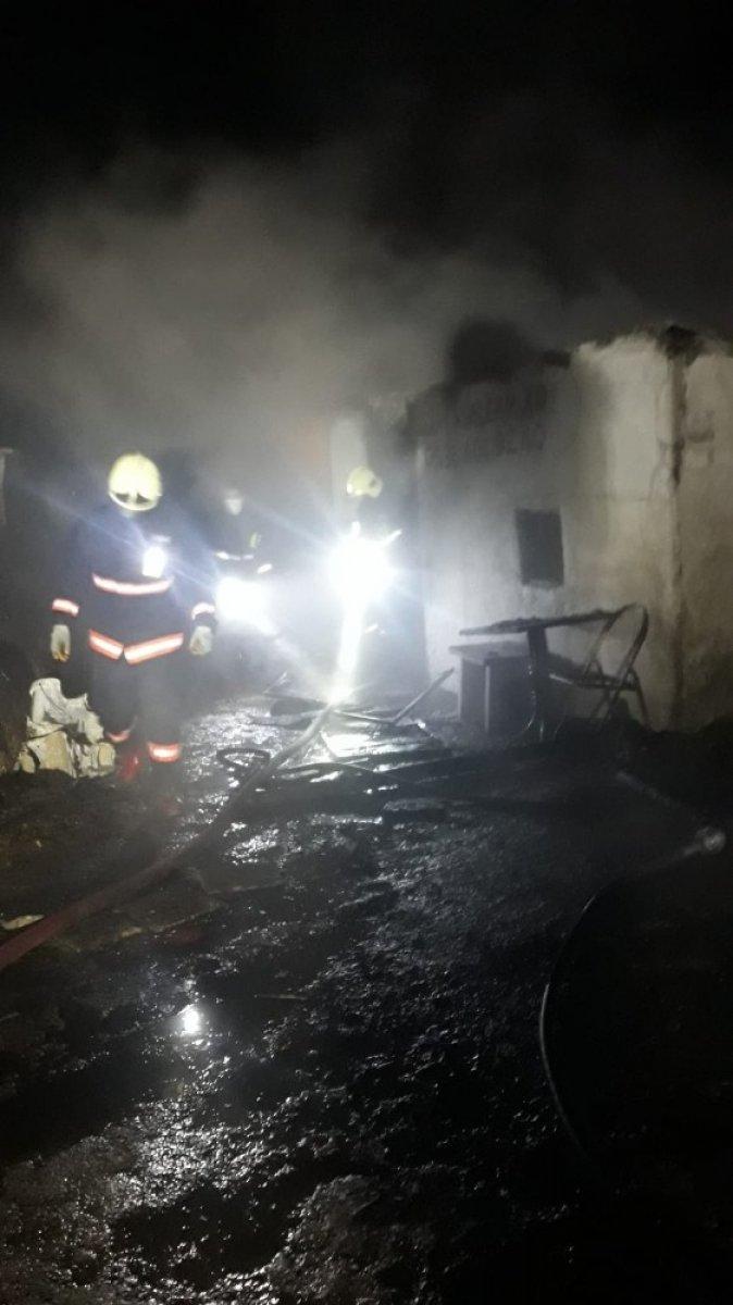 Ankara'da, koyunları yanan Ayşe Teyze'nin gözyaşları sel oldu