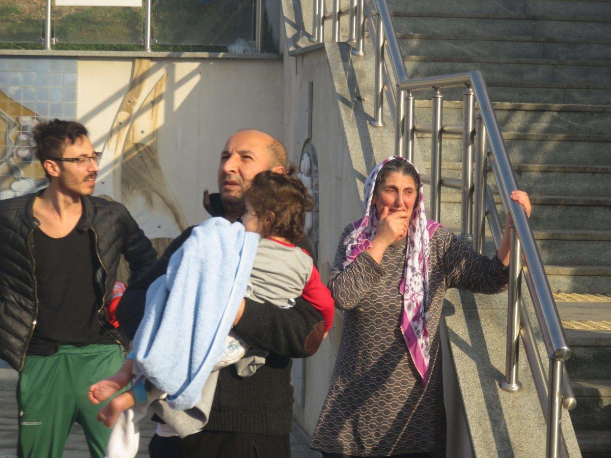 Üsküdar'da 5 katlı binada yangın çıktı