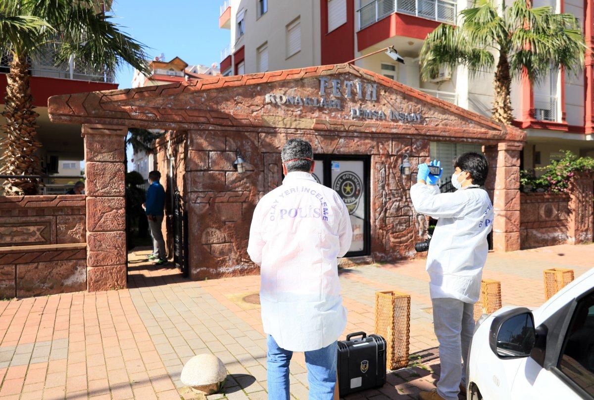 Antalya'da bir kadının, yara izleri yüzünden intihar ettiği iddia edildi