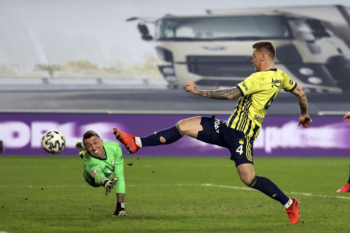 Muslera: Galibiyeti anneme armağan ediyorum